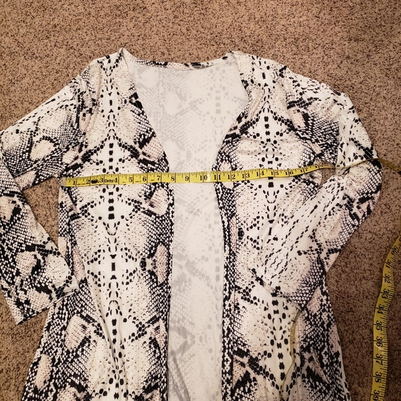 LARGE LEFT NWT Snake Skin Cardigan Open Long - Picture 11 of 14